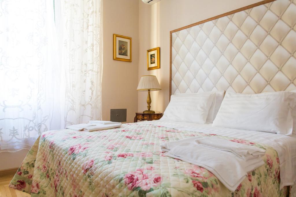 Landlord In Trastevere Rome Room photo