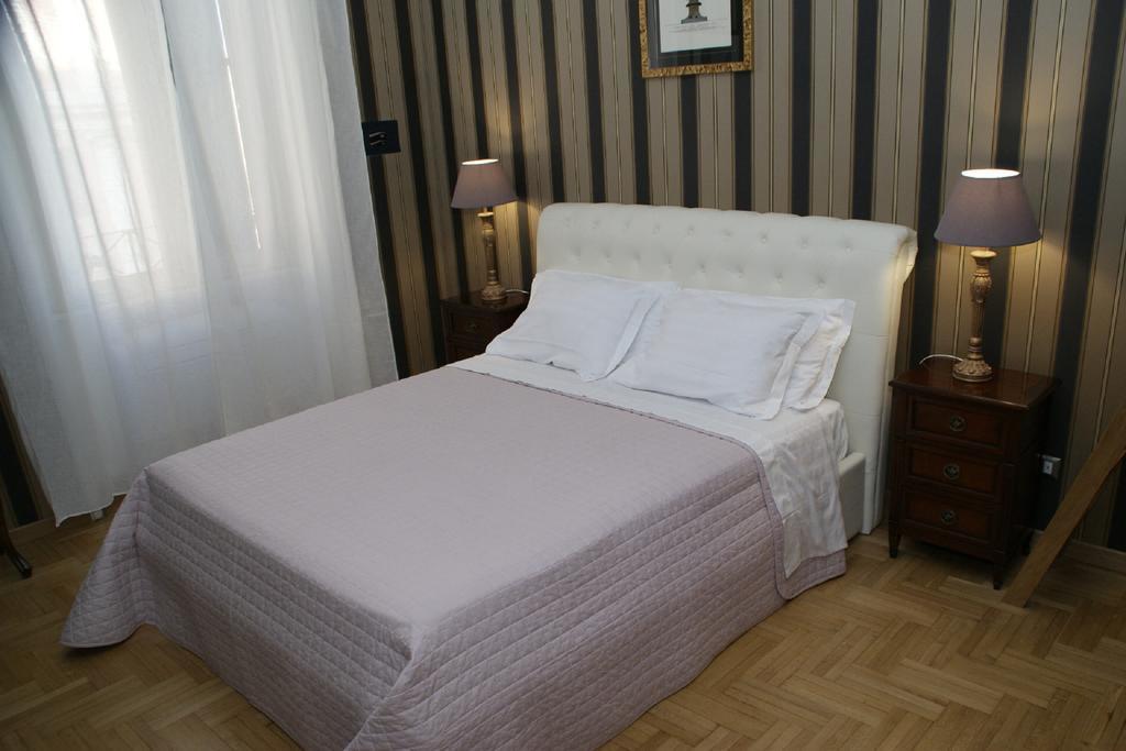 Landlord In Trastevere Rome Room photo