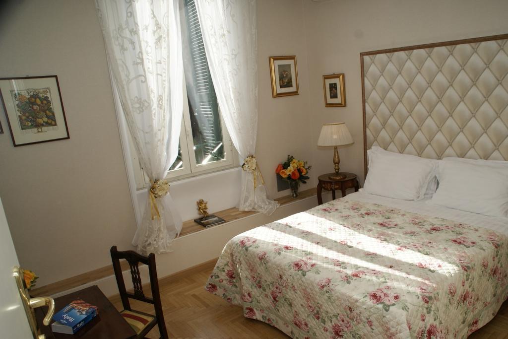 Landlord In Trastevere Rome Room photo